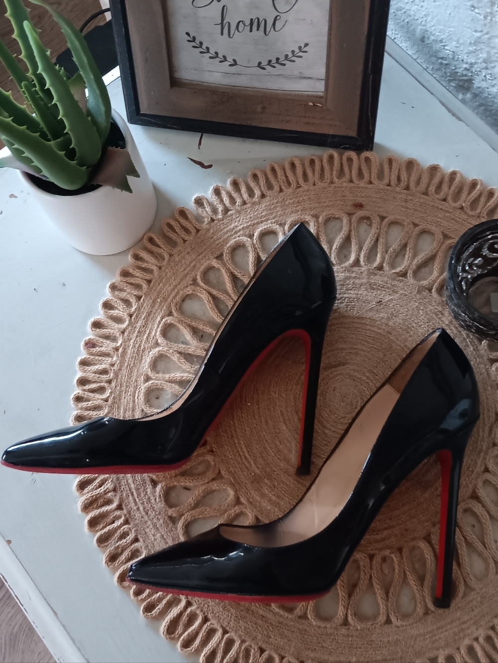 Authentic Christian Louboutin  Kate Pointed Toe Pump - Black Size 39 US Size 9⚘️